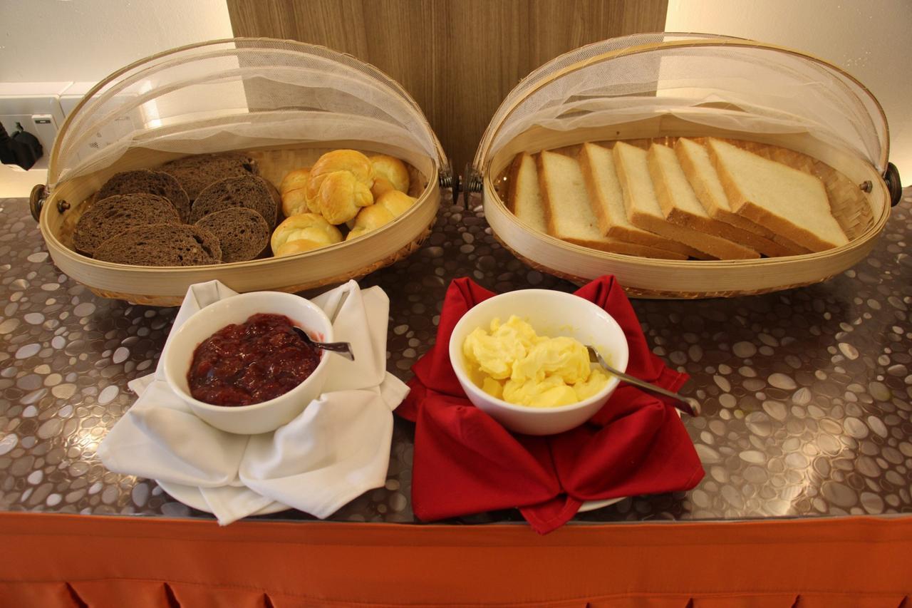 Orient Hotel Mandalay Esterno foto